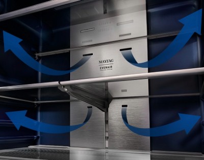 Intérieur d'un réfrigérateur Maytag. Des flèches bleues montrent l'humidité qui s'échappe des évents.