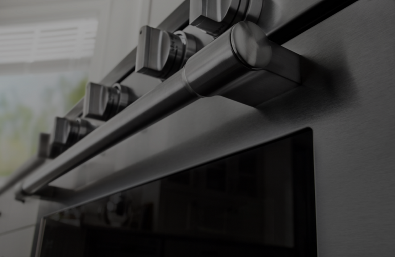 Exterior oven parts including knobs and pull handles Exterior oven parts including knobs and pull handles