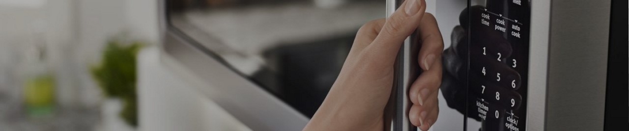 Comprend les différences entre les fours à micro-ondes encastrés et de comptoir Maytag.