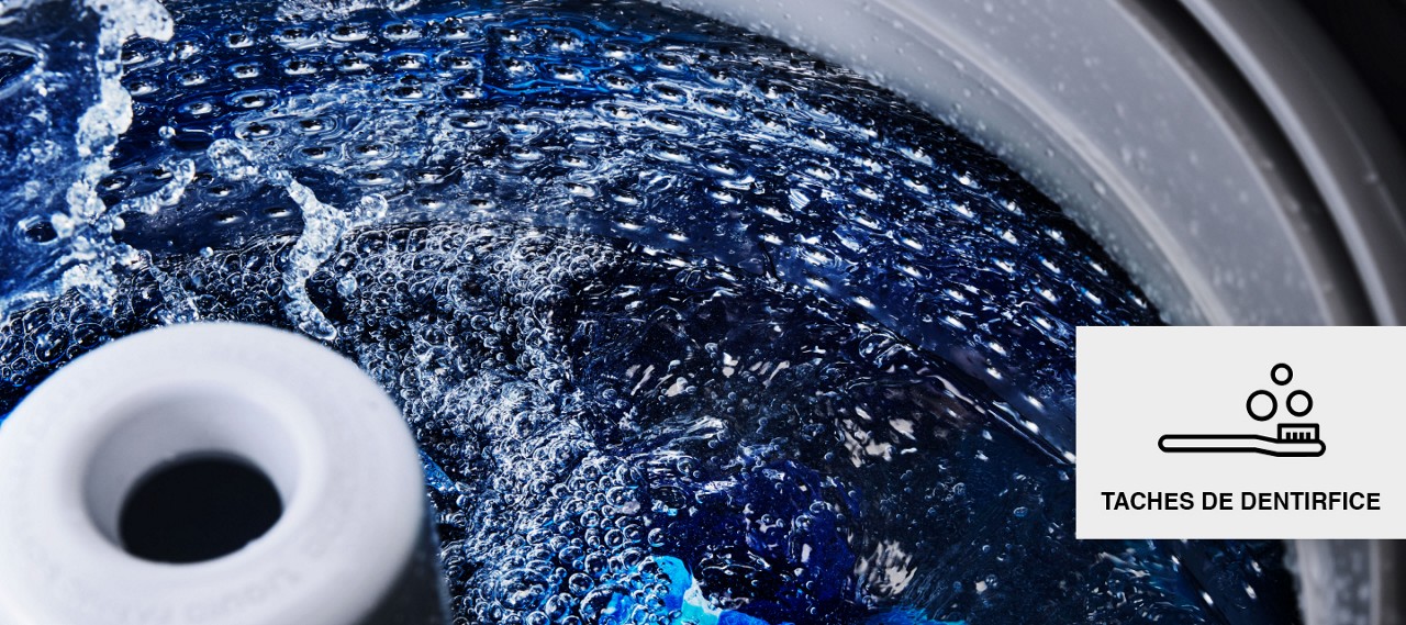 Eau giclant dans une laveuse Maytag® 