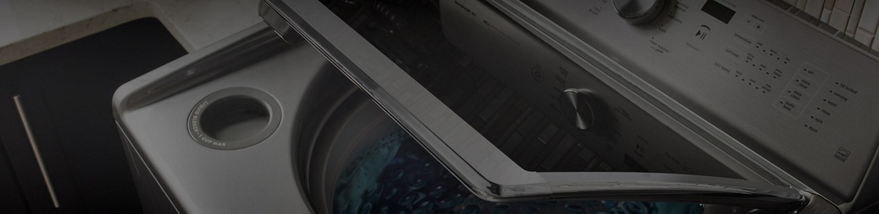 Laveuse à chargement vertical Maytag® remplie d’eau.