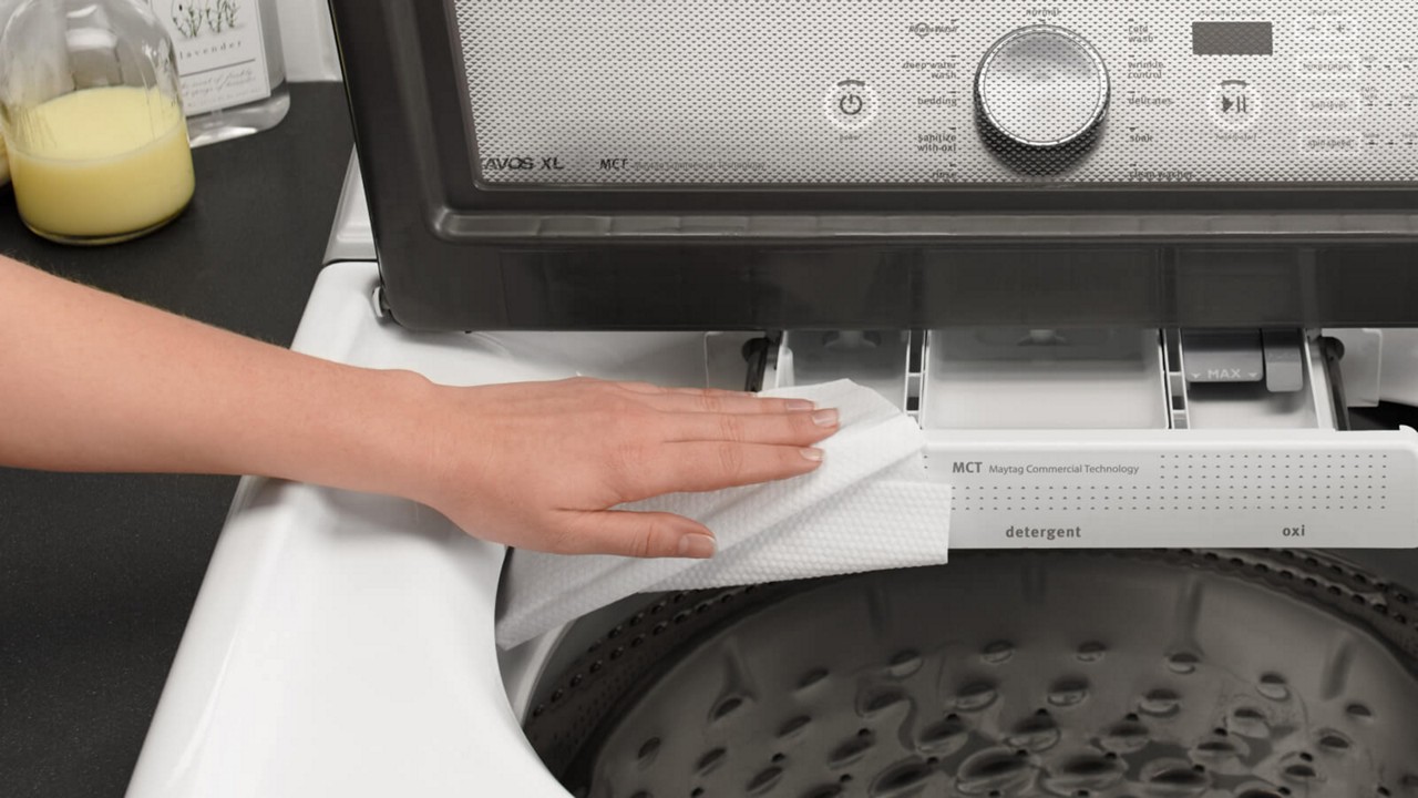 Nettoyage du distributeur de détergent d’une laveuse à chargement vertical Maytag®