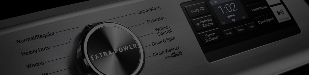 Gros-plan sur les commandes de laveuse Maytag®