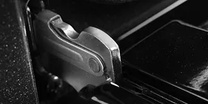 Charnières de porte garanties pour durer deux fois plus longtemps.